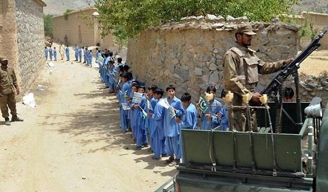 126 ضحية باقتحام "طالبان" لمدرسة عسكرية بباكستان