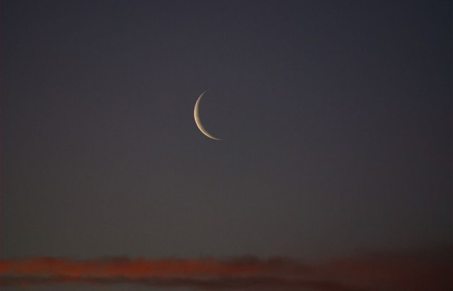 1024px-New_Moon_at_sunset