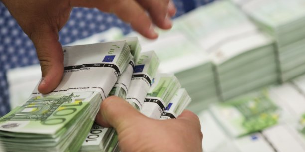 billets-euro-banque-liasse-monnaie-finance-argent-blanchiment-fraude-fisc-impot-patrimoine-especes