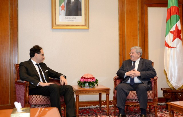 وزير الثقافة مع رئيس الحكومة الجزائرية