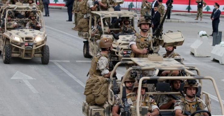 جنود-الجيش-اللبناني-خلال-عرض-عسكري