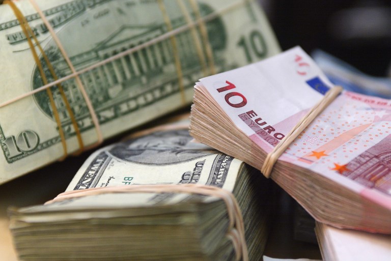 FRANCE-FOREX-EURO-FEATURE